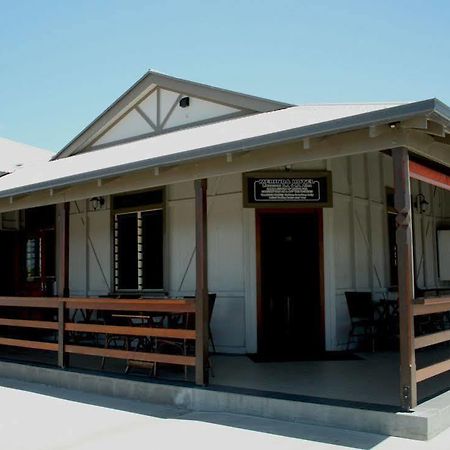Merinda Village Hotel 鲍恩 外观 照片
